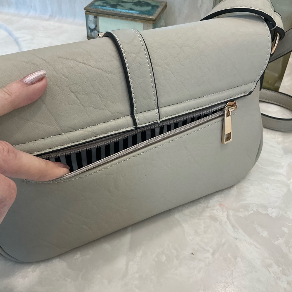 Miztique taupe shoulder-bag with gold horse stirrup detail, NWOT, midsize - Picture 7 of 15